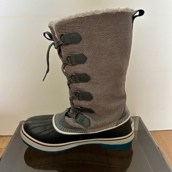 Sorel Tivoli size 7.5 Gray and Black Winter Boots - Picture 5 of 10